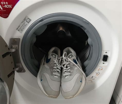 Sneakers in de wasmachine (5 stappenplan & de beste tips)